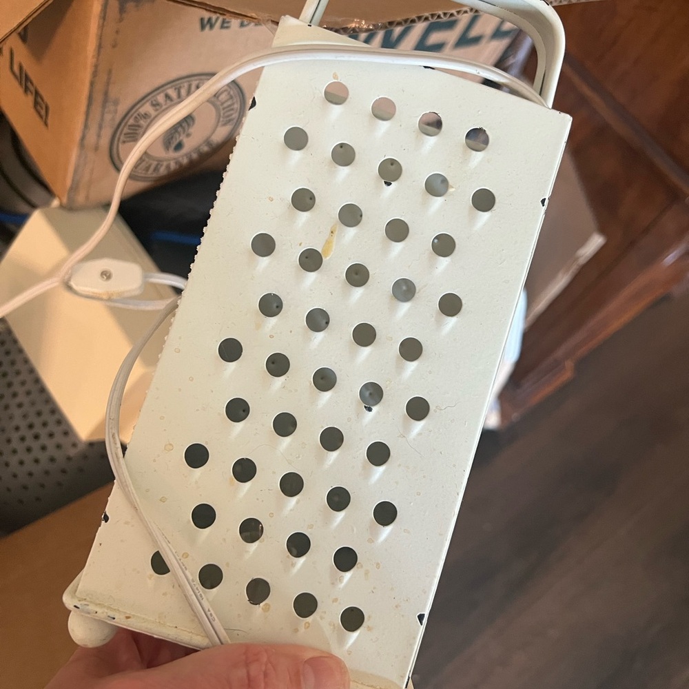 Farmhouse grater nightlight